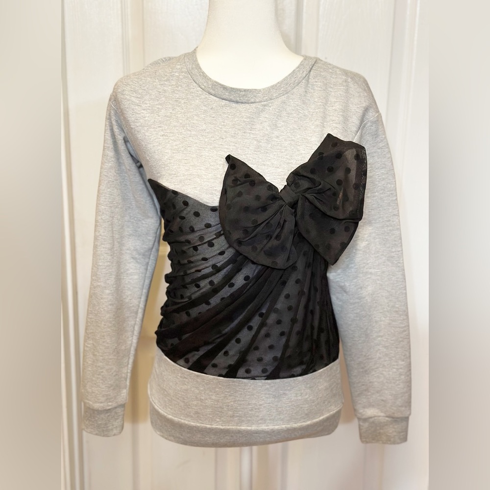 Chelsea28 Top Gray Black Bow Polka Dots Long Sleeve Sweatshirt Style Size XS